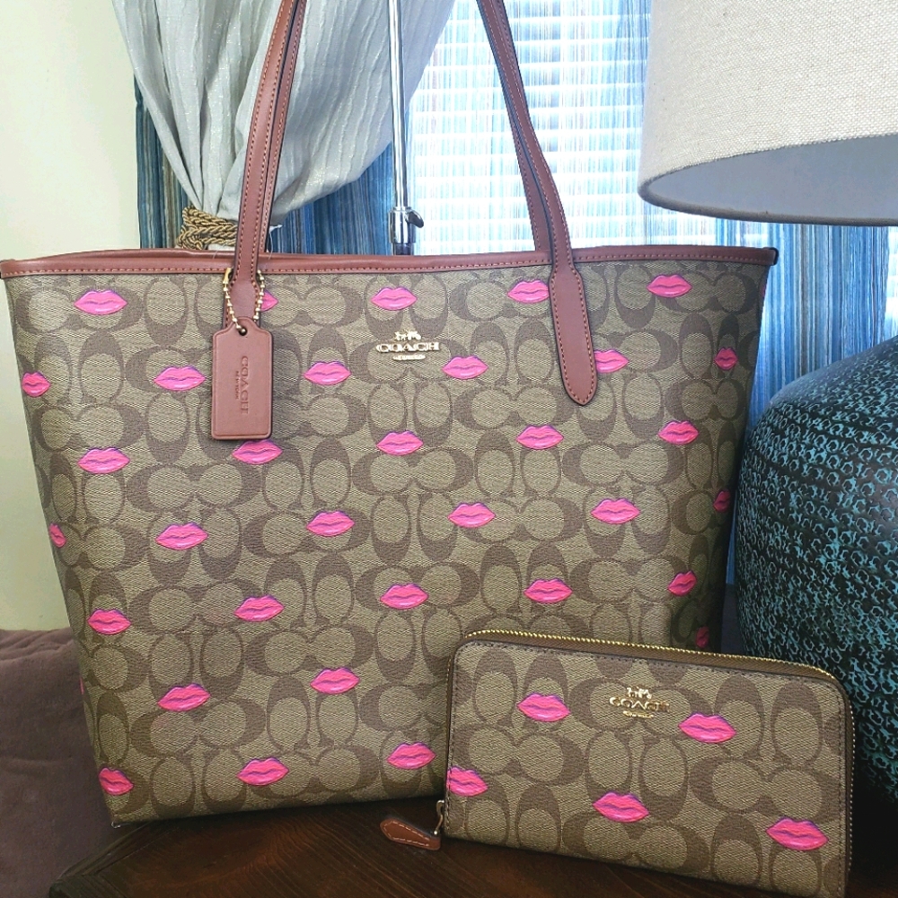 Coach Signature Lips Tote with Wallet Set